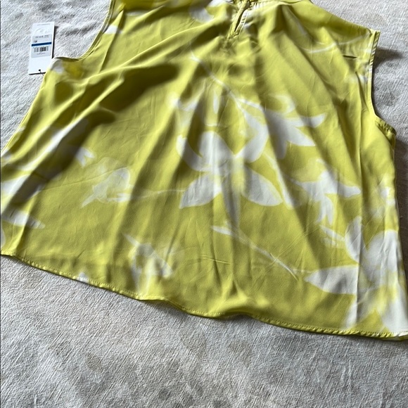 Calvin Klein Lemon Yellow Sleeveless Pleated Blouse with Mandarin Collar - Picture 10 of 11